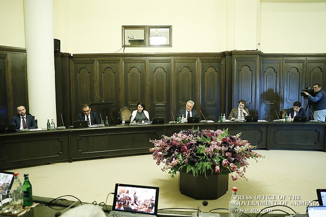 Progress in socioeconomic support programs and ways of boosting the economy discussed in Government