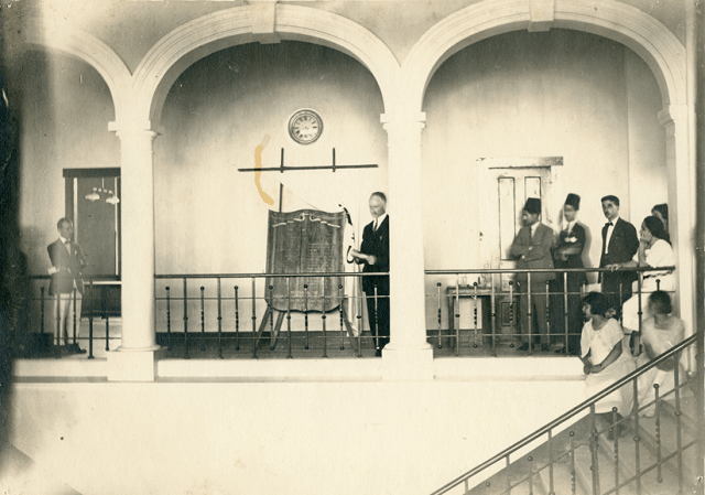 The unveiling of the memorial tablet in 1923. (Source: AUB archives)