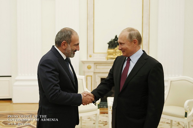PM Nikol Pashinyan congratulates RF President and Premier on Russia Day