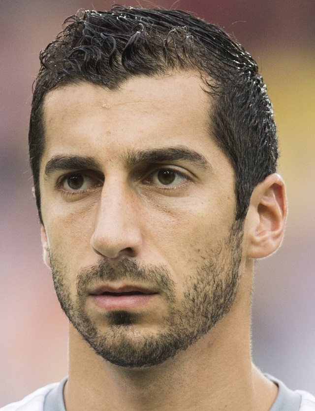 Henrikh Mkhitaryan donates Armenian national team jerseys to wounded soldiers