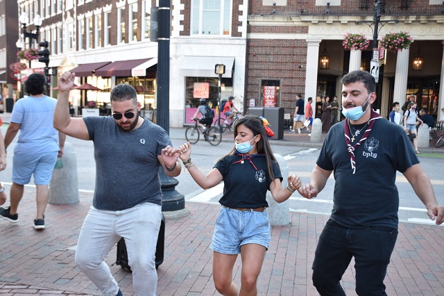 Azeri counterprotesters disrupt Armenian flashmob dance in Harvard Square