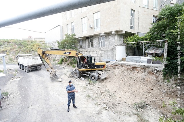 After taking into account residents’ suggestions reconstruction of Babajanyan-Ashtarak road restarted