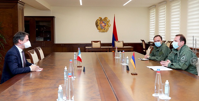 Defense Minister Davit Tonoyan with French Ambassador Jonathan Lacotte, July 29, 2020