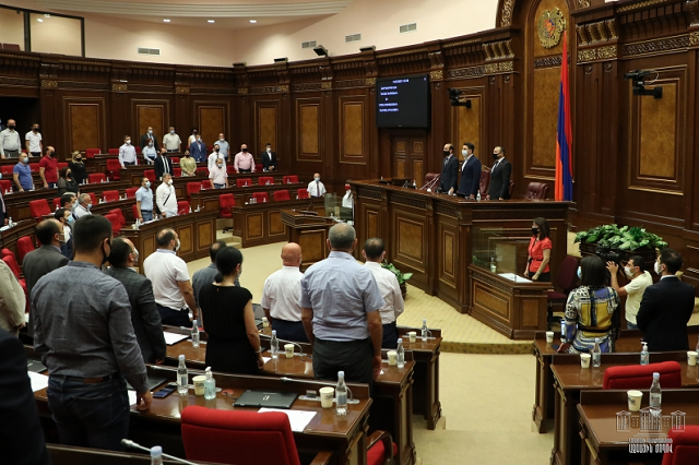 Before turning to the legislative work the deputies hold in a minute’s silence to pay tribute to the memory of the four Armenian servicemen