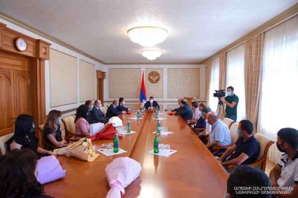 Arayik Harutyunyan handed in awards to a group of construction sphere representatives