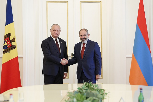 ‘I am hopeful that the soonest possible stabilization of the epidemiological situation will allow us to resume the dynamic contacts between our two countries’: Nikol Pashinyan extends congratulations to Igor Dodon