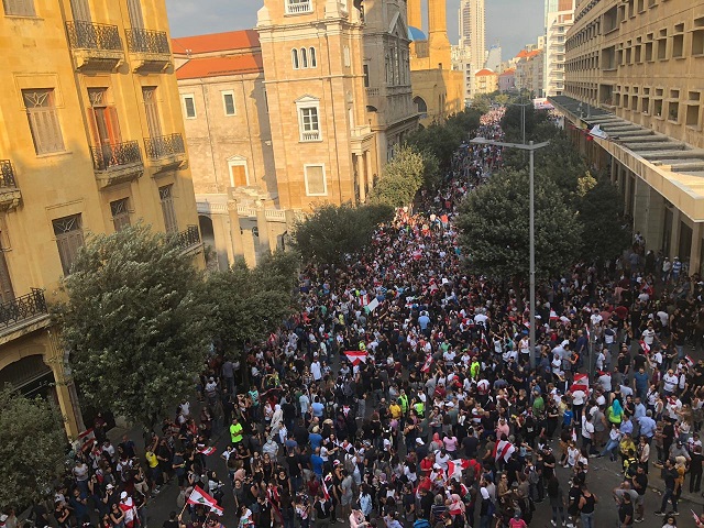 Protesters gather in Beirut in October 2019 (Photo: Wikimedia Commons)