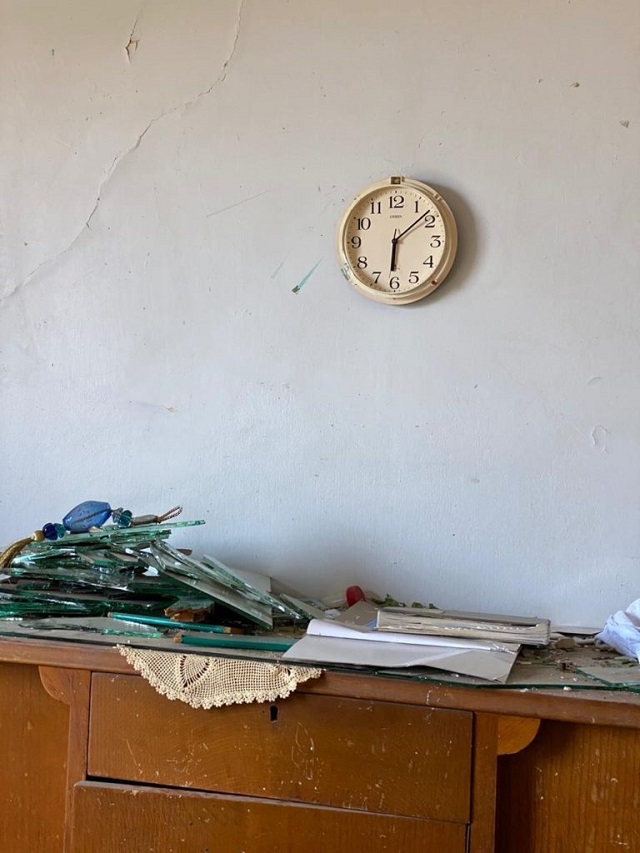 A wall clock found in an Armenian home in Beirut, frozen on the moment the country changed forever at around 6:07 pm local time (Photo provided by Gali Hudaverdian)