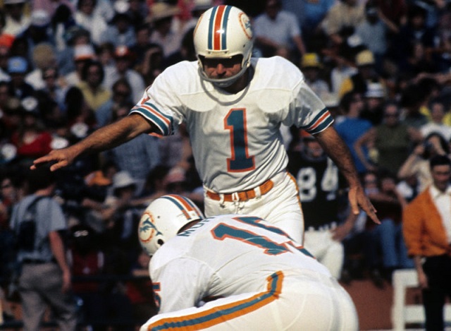 Garo Yepremian in action