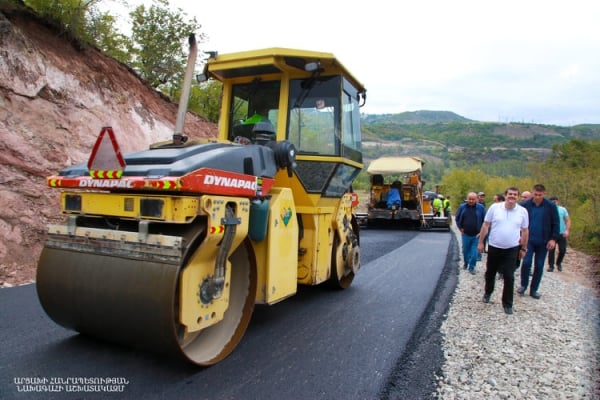 The asphalting of the Karvachar road has been launched, that of Harutyunagomer – finished. President Harutyunyan made a tour