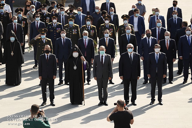PM pays tribute to Armenian soldiers who perished for Motherland’s independence
