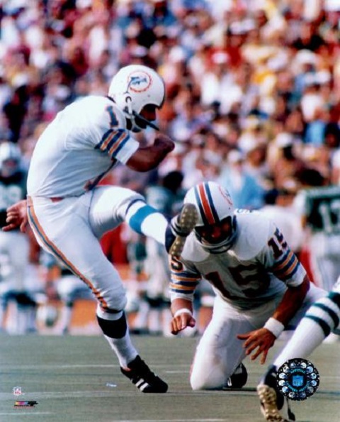 Garo Yepremian kicking