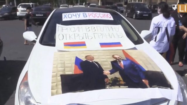 Armenians wanting to go to Russia rally with car signals on as act of protest