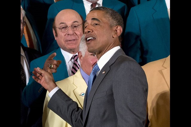 Garo Yepremian in later years with President Barack Obama