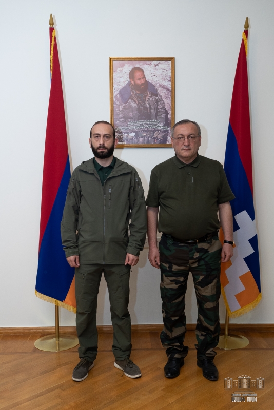 Delegation headed by Ararat Mirzoyan leaves for Artsakh on an immediate visit