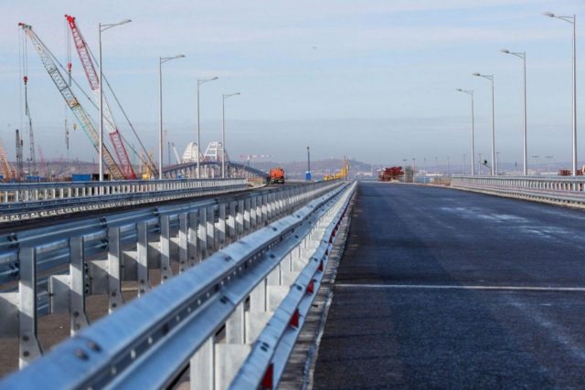 Ukraine: two persons and four entities involved in the construction of the Kerch bridge added to EU sanctions list