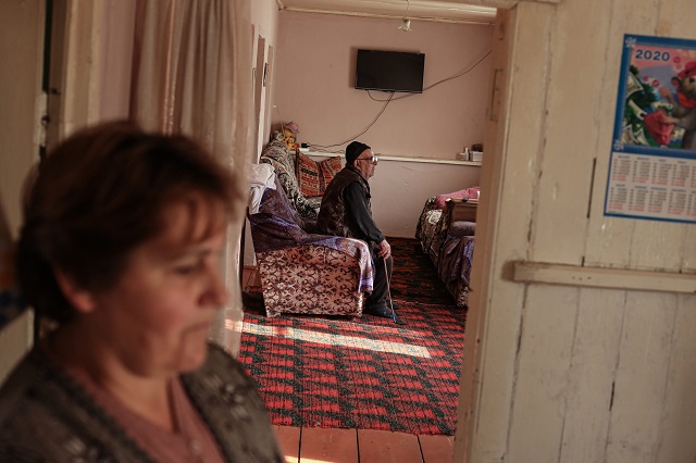 Elders who have remained in their village of Khndzristan while all the men are at the front lines (Photo: Jonathan Alpeyrie)