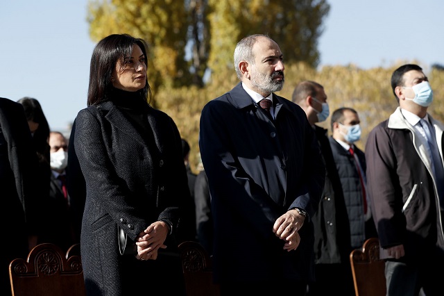 PM Nikol Pashinyan, his spouse attend ceremony in memory of fallen heroes