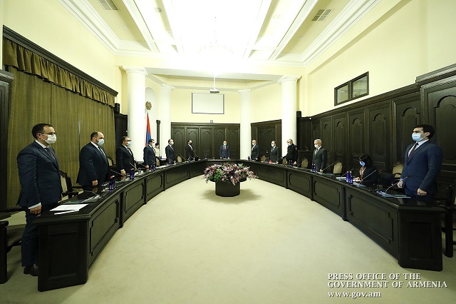 PM discusses forthcoming steps to solve Artsakh people’s problems