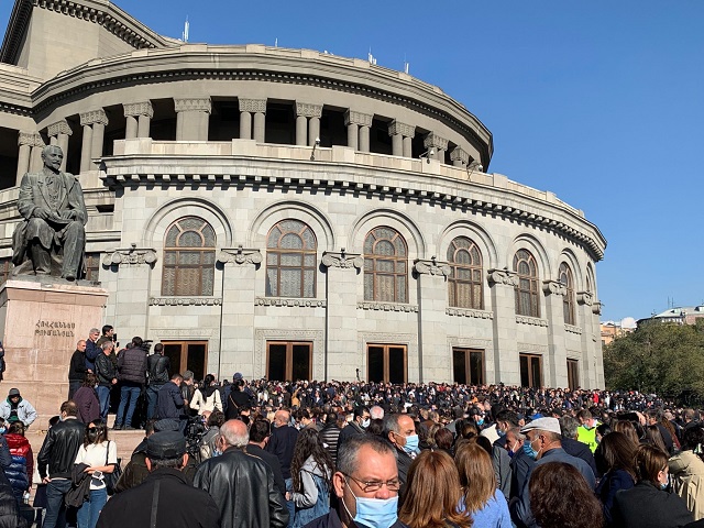Uproar in Yerevan over deal ending Artsakh war