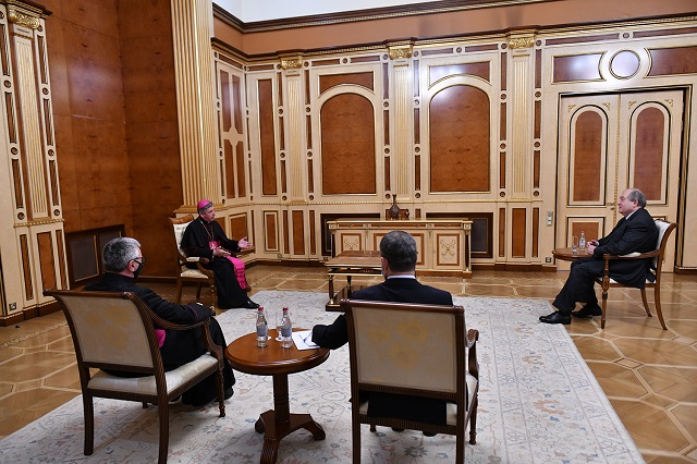 President Sarkissian and Archbishop José Avelino Bettencourt touched upon the issue of returning prisoners and hostages