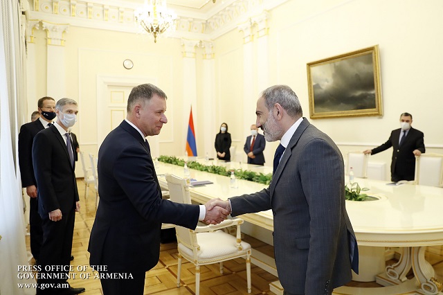 Yevgeny Zinichev briefed the Armenian Prime Minister on those humanitarian activities carried out by the Russian Ministry of Emergency Situations in Artsakh