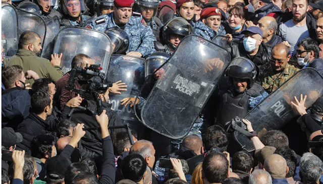 Armenian Government lifts martial law ban on rallies and strikes