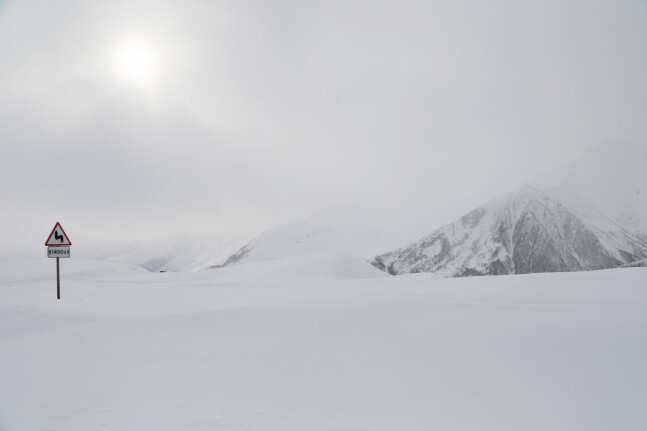 Stepantsminda-Larsi highway is closed