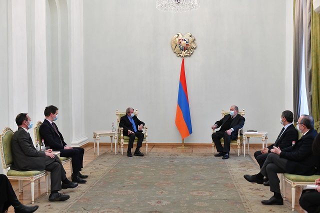 Bernard Kouchner briefed the President on his visit to Artsakh and his impressions, as well as his intention to support the ongoing humanitarian projects