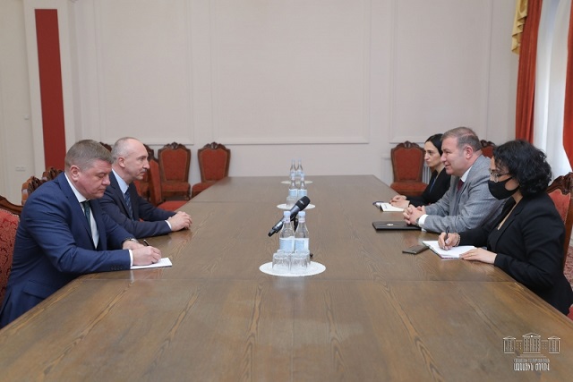 Alexander Konyuk informed about the concrete programmes  which would be involved in the production of lifts. Ambassador of Belarus to Armenia Received in Parliament