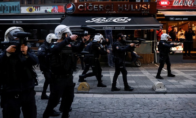 Police attack journalists with tear gas and rubber bullets at Istanbul protest