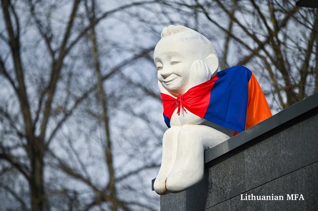 Guardian angel of the Lithuanian MFA covered with Armenian flag as EU Agreement comes into force