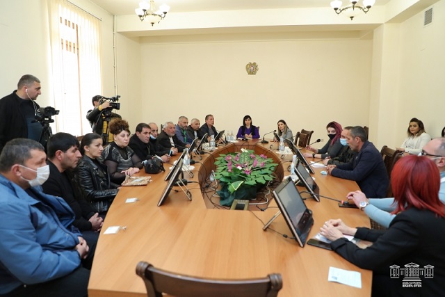 NA Deputy meets with parents of the deceased and missing servicemen during Artsakh War