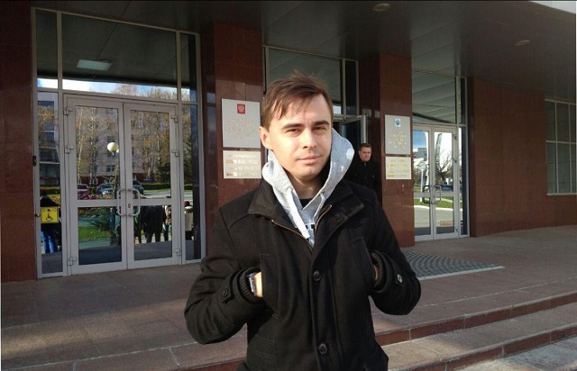 Russian journalist Aleksey Mironov interrogated, charged over Navalny protest coverage