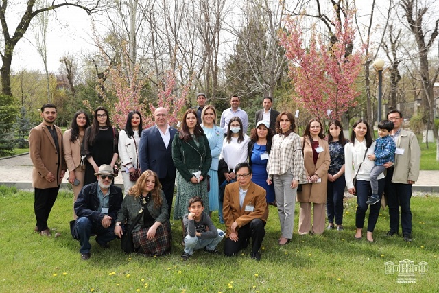 Sakuras, white swan origamis and first Armenian translation of Murakami in NA