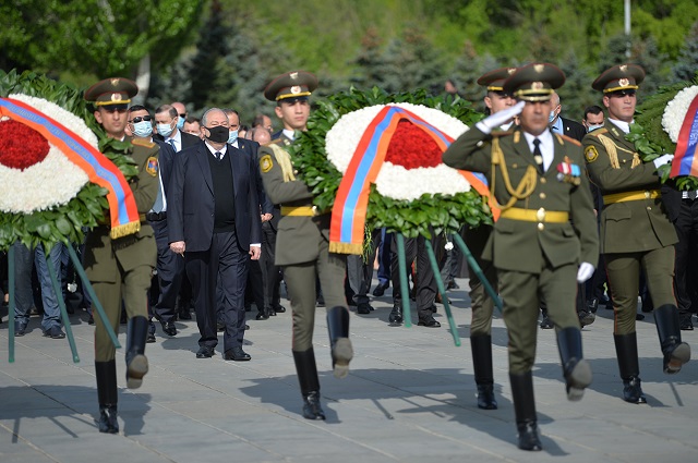 President Armen Sarkissian paid tribute to the memory of the victims of the Armenian Genocide at the Tsitsernakaberd Memorial