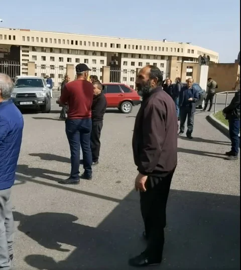 The parents of soldiers missing in action closed Ministry of Defense entrances