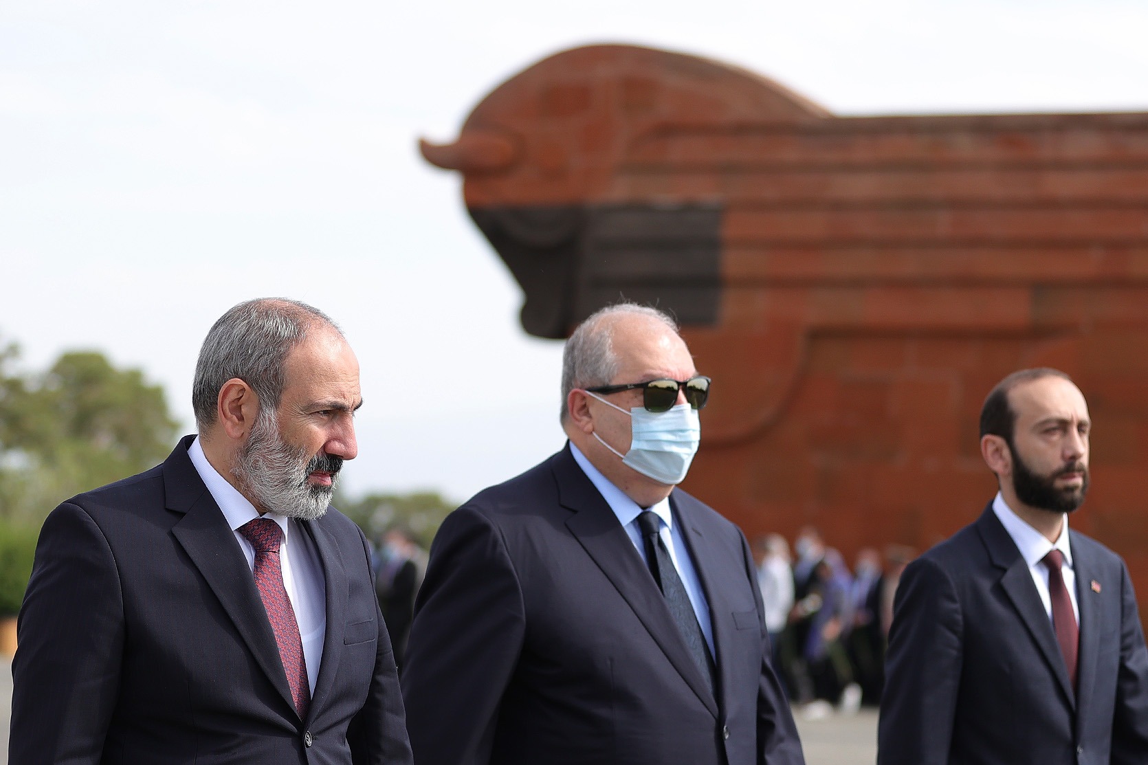 Nikol Pashinyan Pays Tribute to Sardarapat Heroes