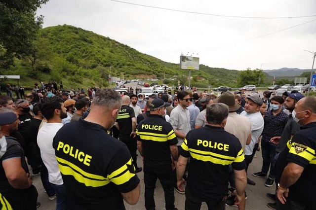 Unidentified men attack crews with Georgian public broadcaster Pirveli Arkhi