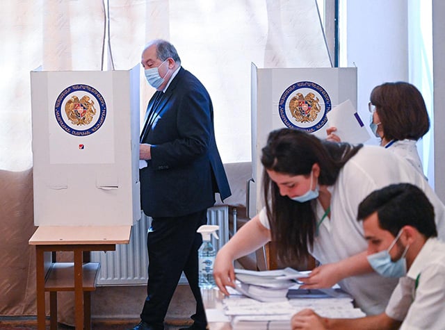 President Sarkissian casts his ballot in snap parliamentary election