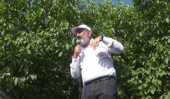 ‘The Turks will come and sit in my backyard’: Pashinyan gets angry at border village resident’s complaint. ‘They will do the wrong thing by coming to sit in your yard’