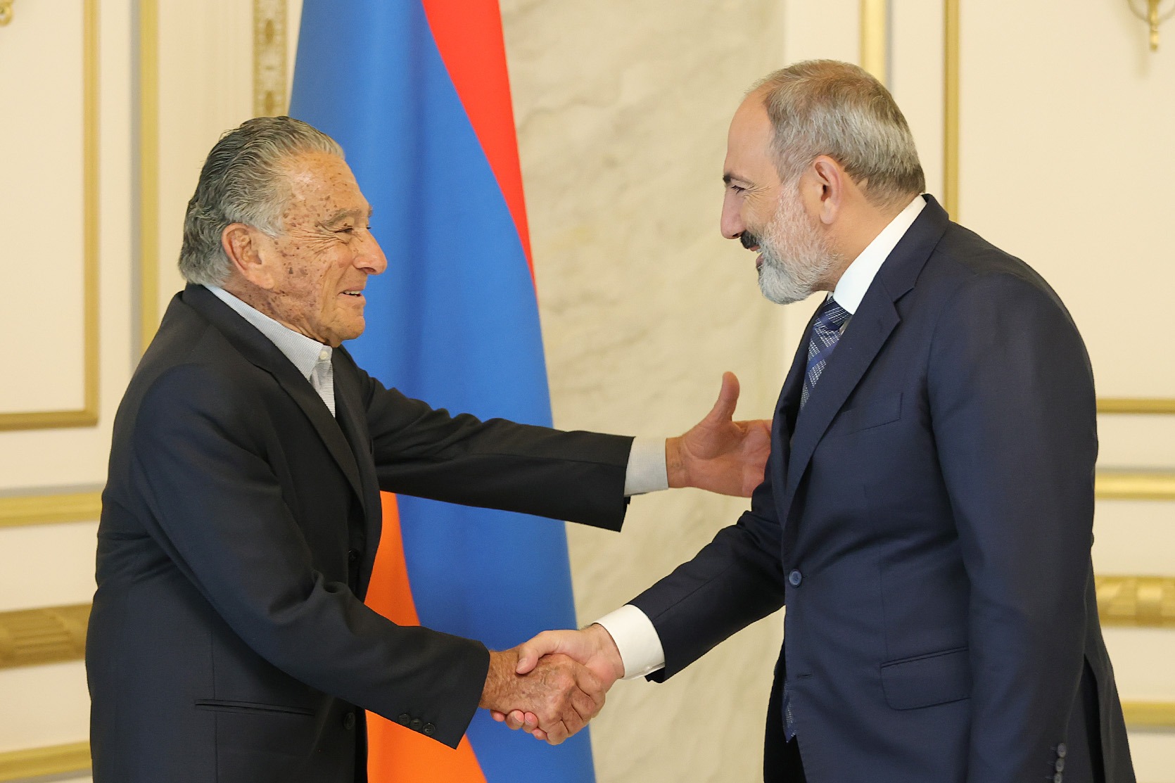 ‘We are firmly determined to continue making large-scale investments in Armenia’ – Eduardo Eurnekian tells Nikol Pashinyan