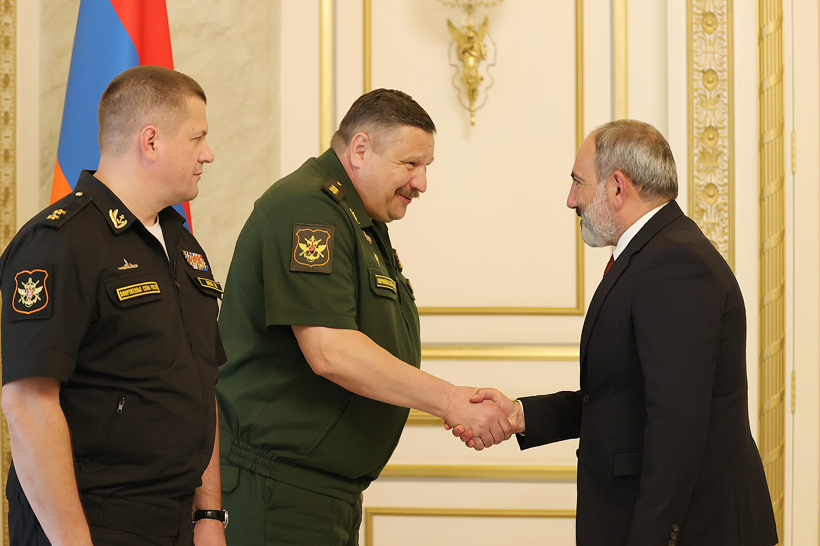 Nikol Pashinyan receives Deputy Chief of RF Armed Forces General Staff Sergey Istrakov