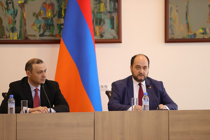 Arayik Harutyunyan introduces newly appointed First Deputy Foreign Minister Armen Grigoryan to Foreign Ministry staff