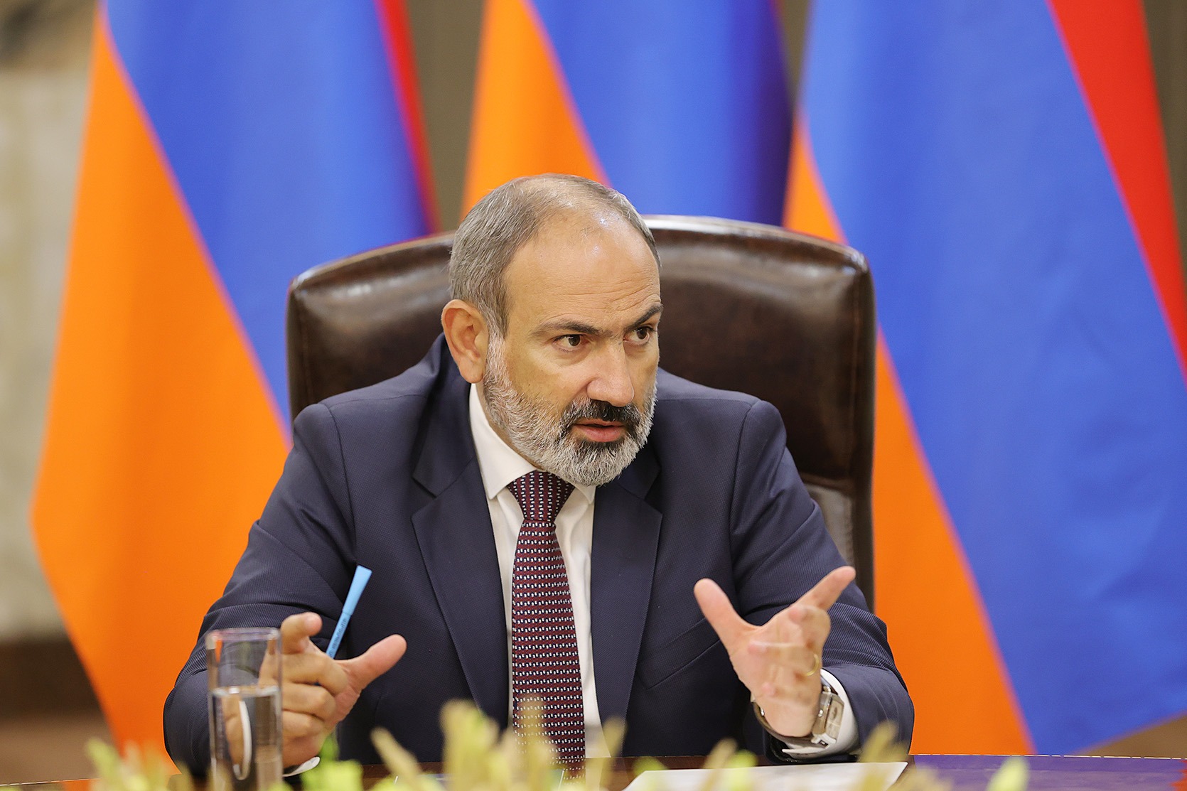Nikol Pashinyan meets with leaders of extra-parliamentary political forces