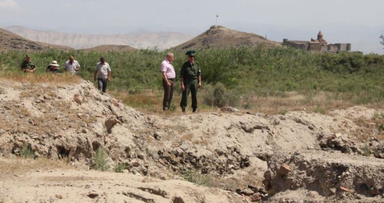 Russian Ambassador to Armenia visits Yeraskh border posts