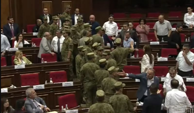 Many security guards in the National Assembly hall: Passions have intensified