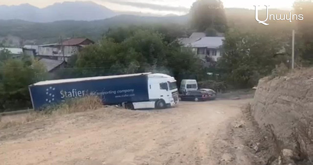 Attempts to organize the traffic of trucks accumulating on Syunik’s closed roads