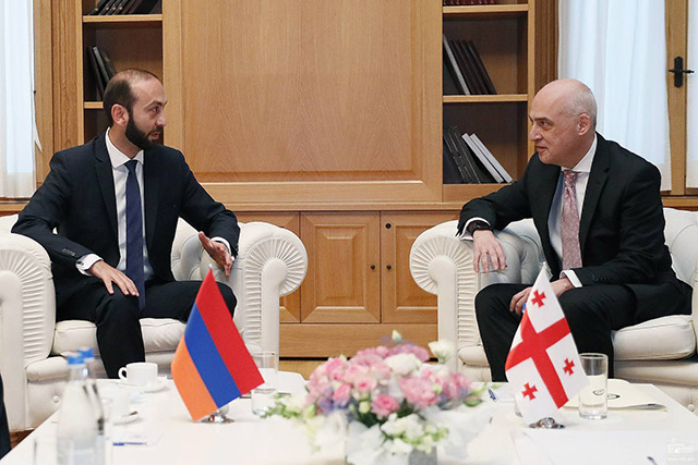 Armenian, Georgian FMs discuss Persian Gulf-Black Sea international transport corridor