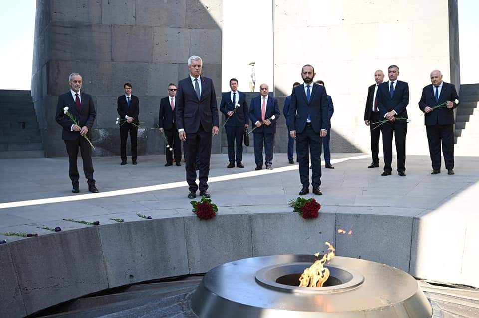 Slovak Foreign Minister pays tribute to the memory of Armenian Genocide victims